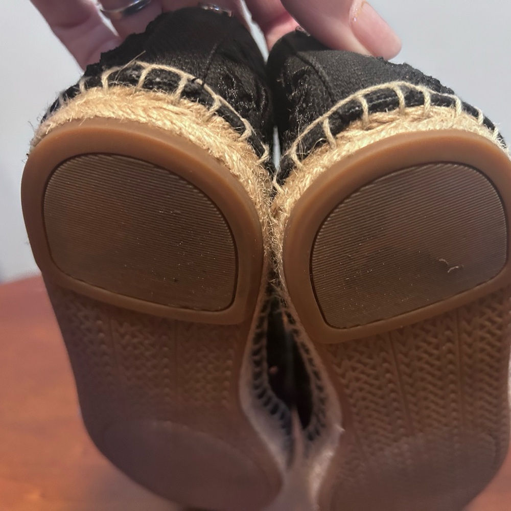 Elegant Black Lace Espadrilles - Picture 10 of 13